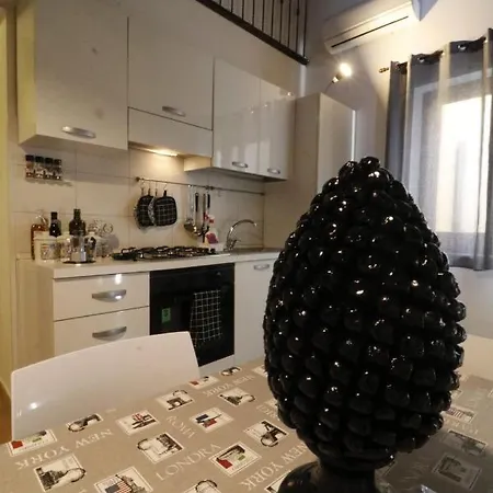 Casa Palazzo Reale Holiday home Palermo